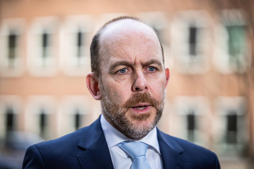 Asielminister na lokaal verzet tegen azc's: 'De wet is de wet'