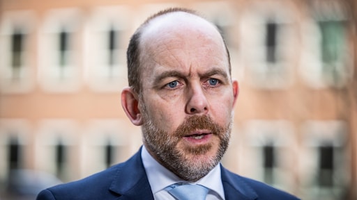 Asielminister na lokaal verzet tegen azc's: 'De wet is de wet'