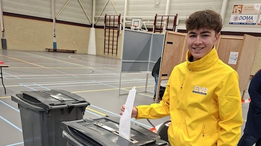 18 jaar, verkiesbaar en gewonnen: Sem van der Wilk viert een feestje