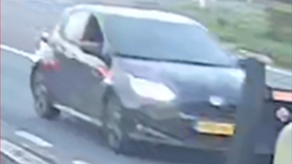 Politie deelt beelden van vluchtauto neerschieten Iran-criticus