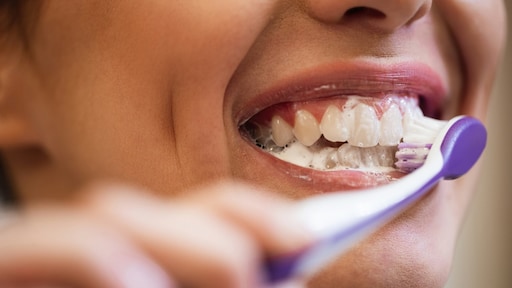 Bloedend tandvlees tot chronische ziekte: slecht poetsen heeft grotere gevolgen