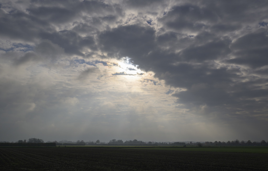 Na koude nacht vandaag vanuit het westen steeds meer bewolking