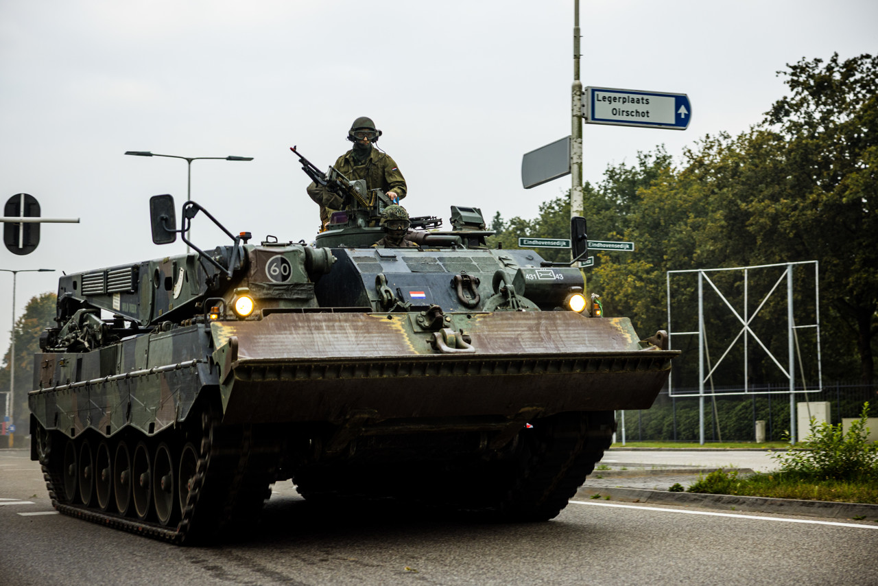 Defensie veel te kwetsbaar door grote afhankelijkheid van fossiele brandstoffen