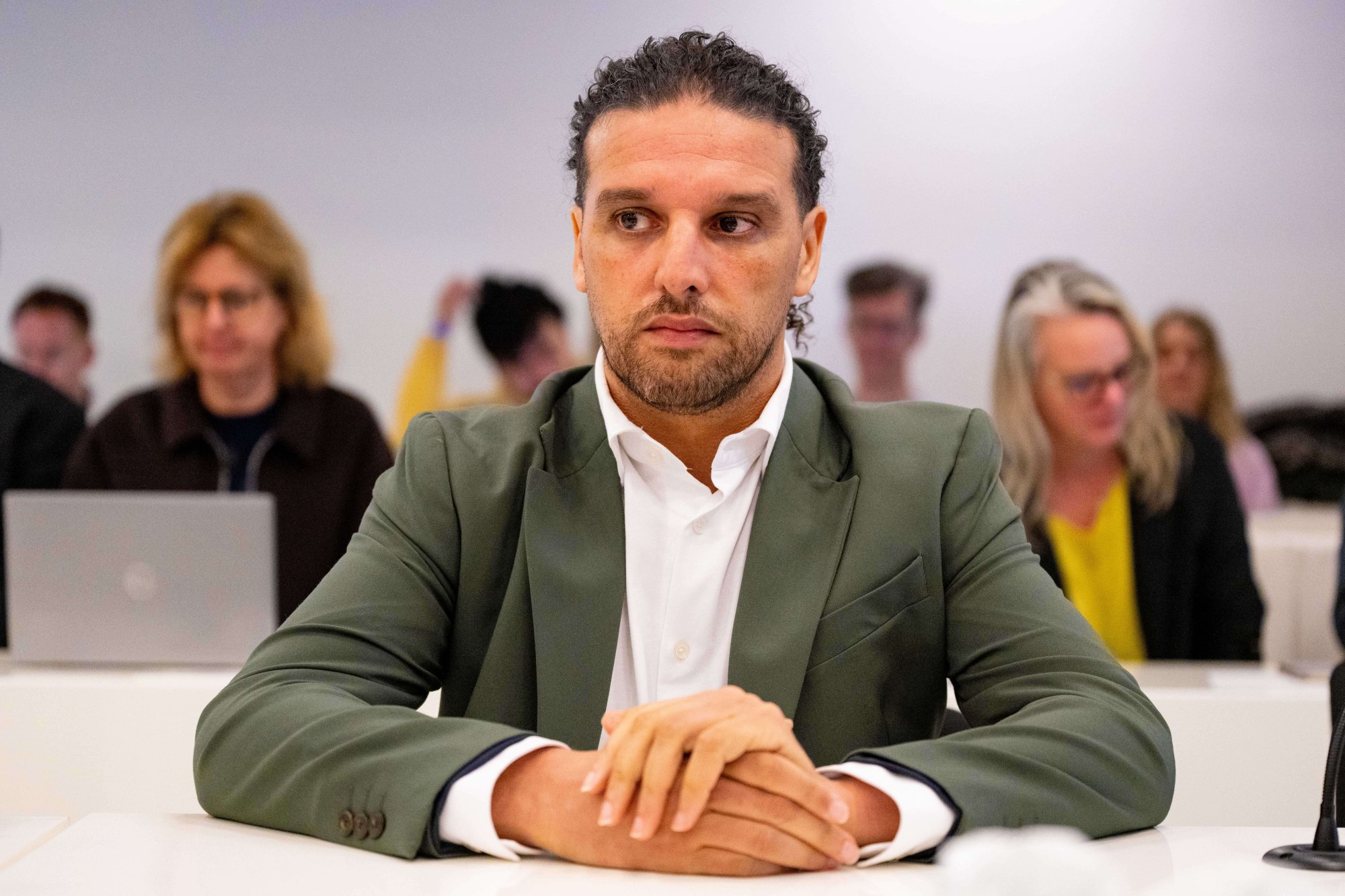 Ali B in tranen tijdens laatste woord: zoon vraagt zich af of 'papa naar de gevangenis moet'