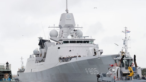 Nederlands marineschip Evertsen blijft maand langer op missie