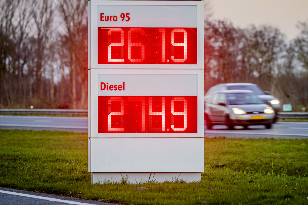 Accijnsverlaging brandstof helpt snel bij hoge prijzen, maar is 'zeer inefficiënt'