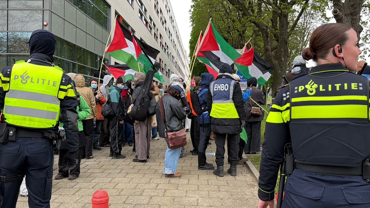 Actievoerders bezetten universiteitspand met MRI-apparatuur Maastricht: 'Zorg om veiligheid'