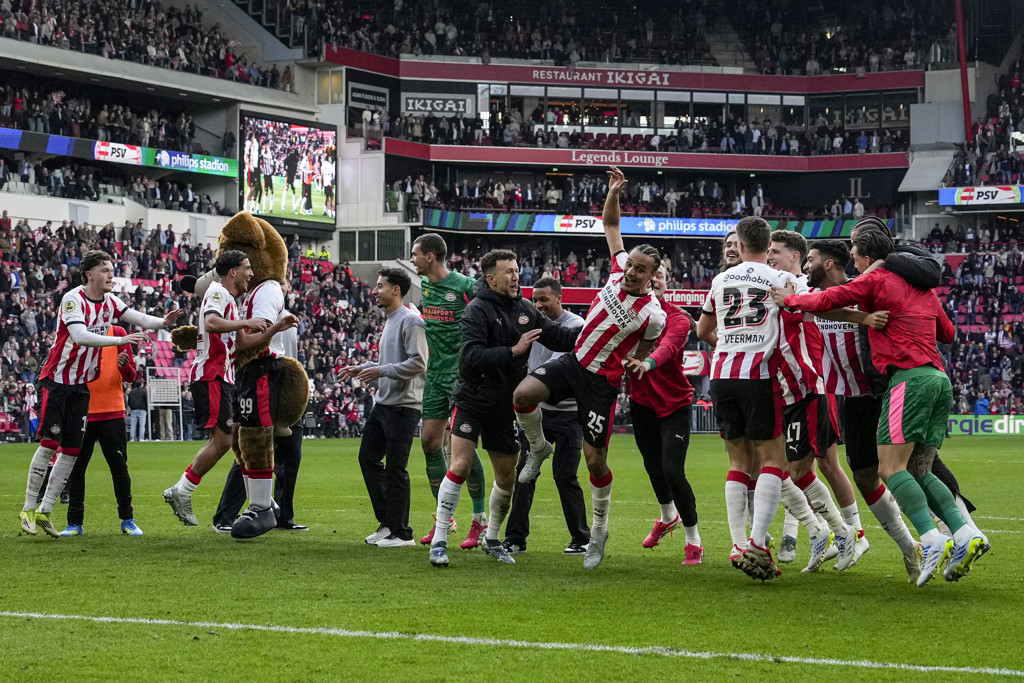 PSV voor 27ste keer kampioen na gelijkspel Feyenoord