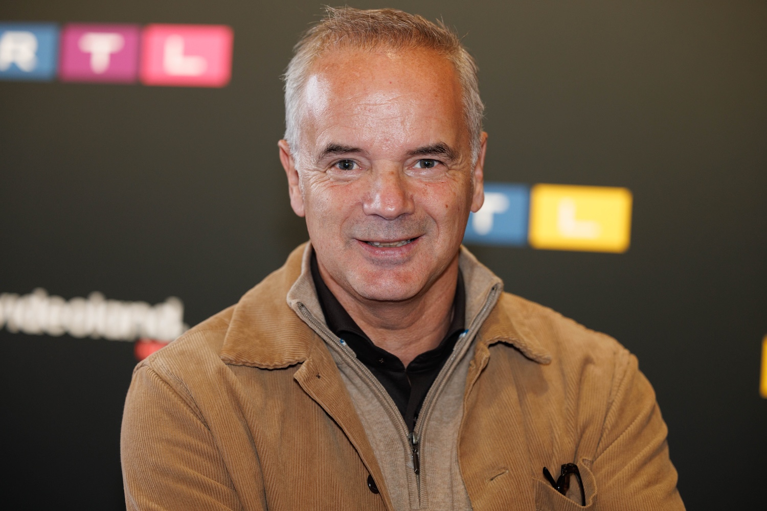 Tv-makelaar Alex van Keulen droomt van deelname aan Wie is de Mol?: 'Ze mogen me bellen'