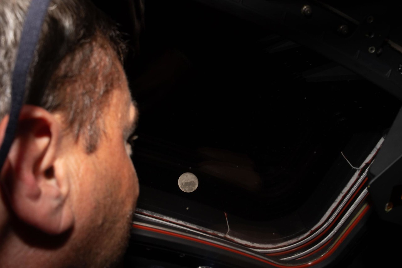 Communicatie met astronauten hersteld na passeren achterkant van de maan