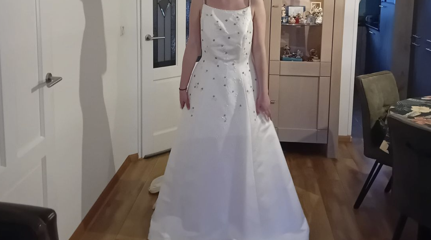 Oeps... Amersfoortse heeft 25 jaar lang de verkeerde trouwjurk op zolder hangen