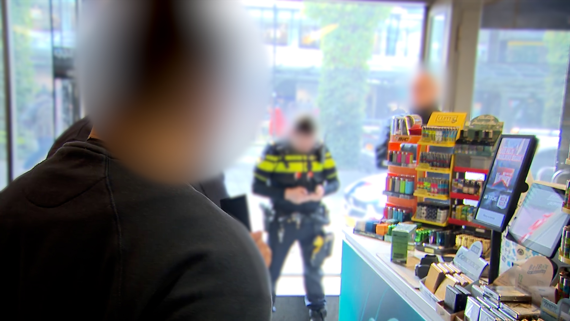 Bij deze winkel liggen de smaakjesvapes gewoon op de toonbank