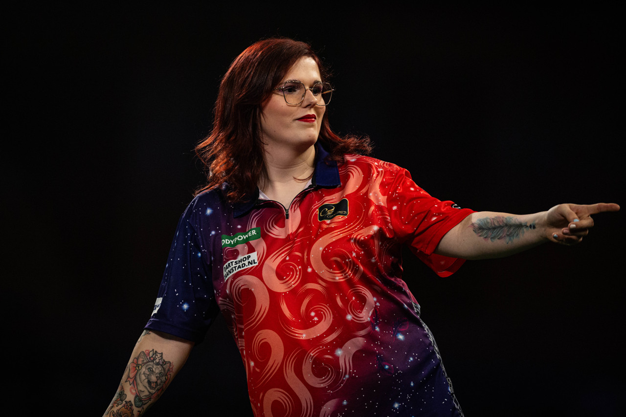 Dartster Van Leuven geweerd van vrouwentoernooien PDC: 'Ik blijf vechten'