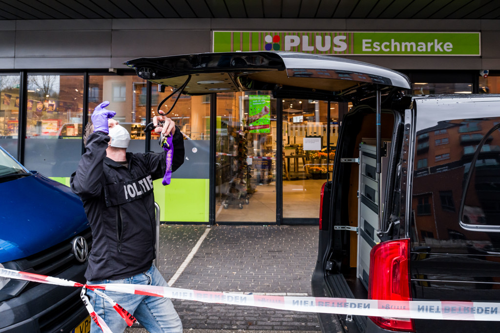 Explosief lag drie dagen in schap supermarkt Enschede voor het ontplofte