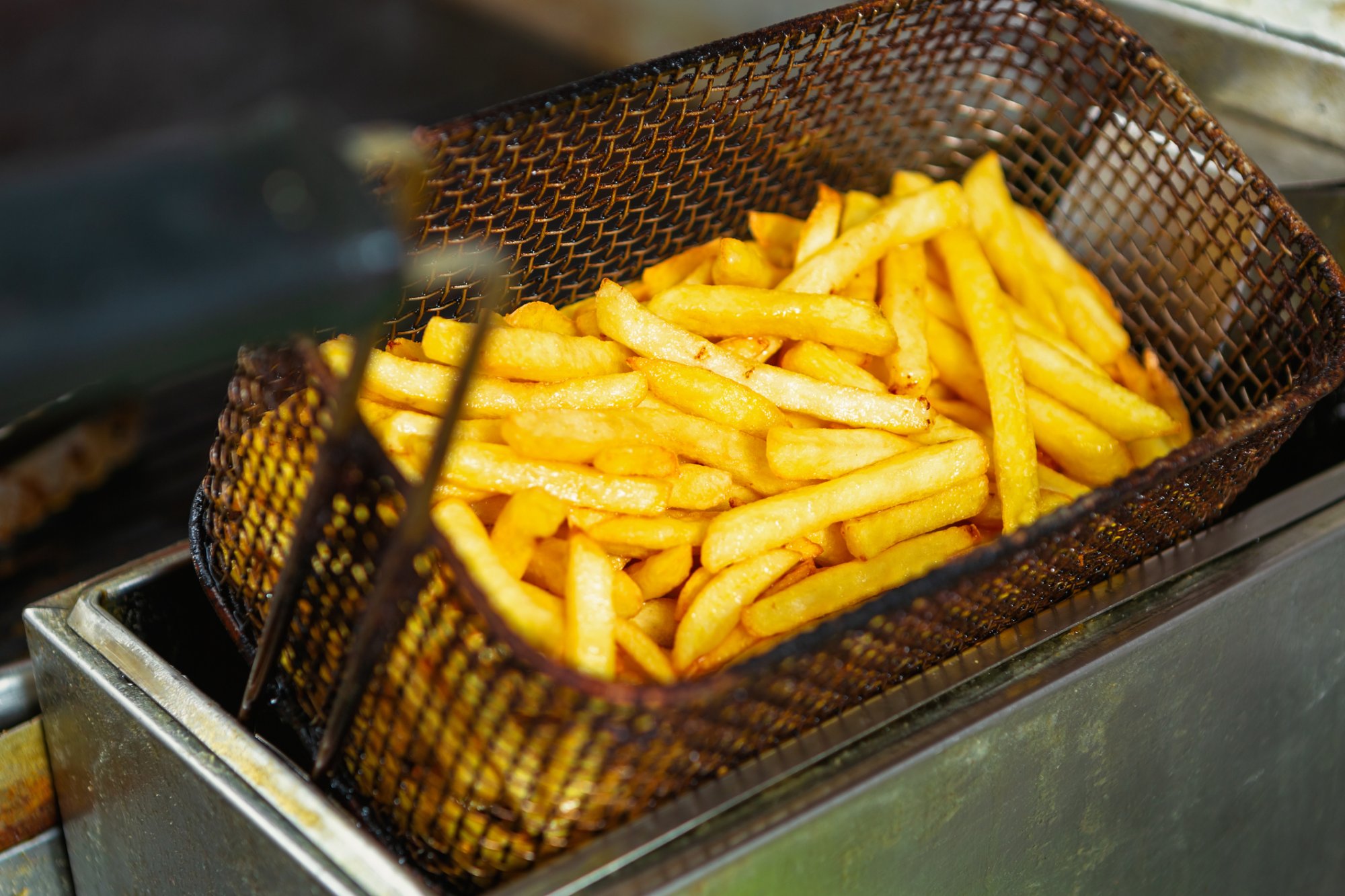 Oud frituurvet kan risico op kanker verhogen: zo houd je je frituurpan schoon