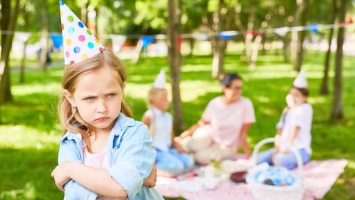 Angela's dochter is elk jaar jaloers op haar jarige broertjes: 'Haar ook een cadeau geven?'