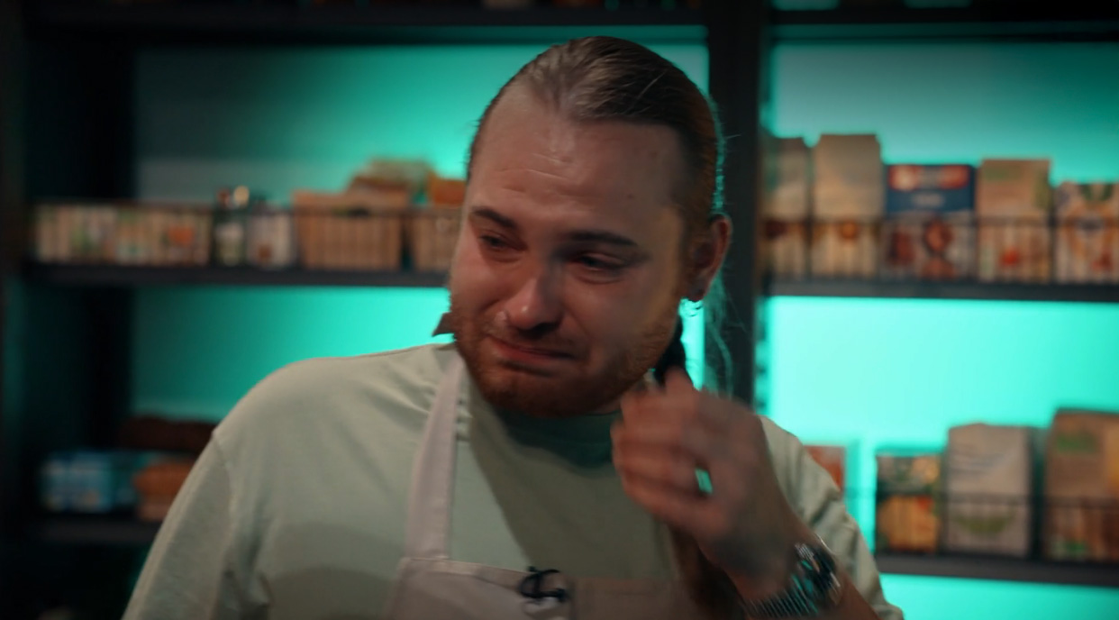 Rapper Donnie barst in tranen uit na harde kritiek in Celebrity MasterChef Vlaanderen: 'Werd me even te veel'