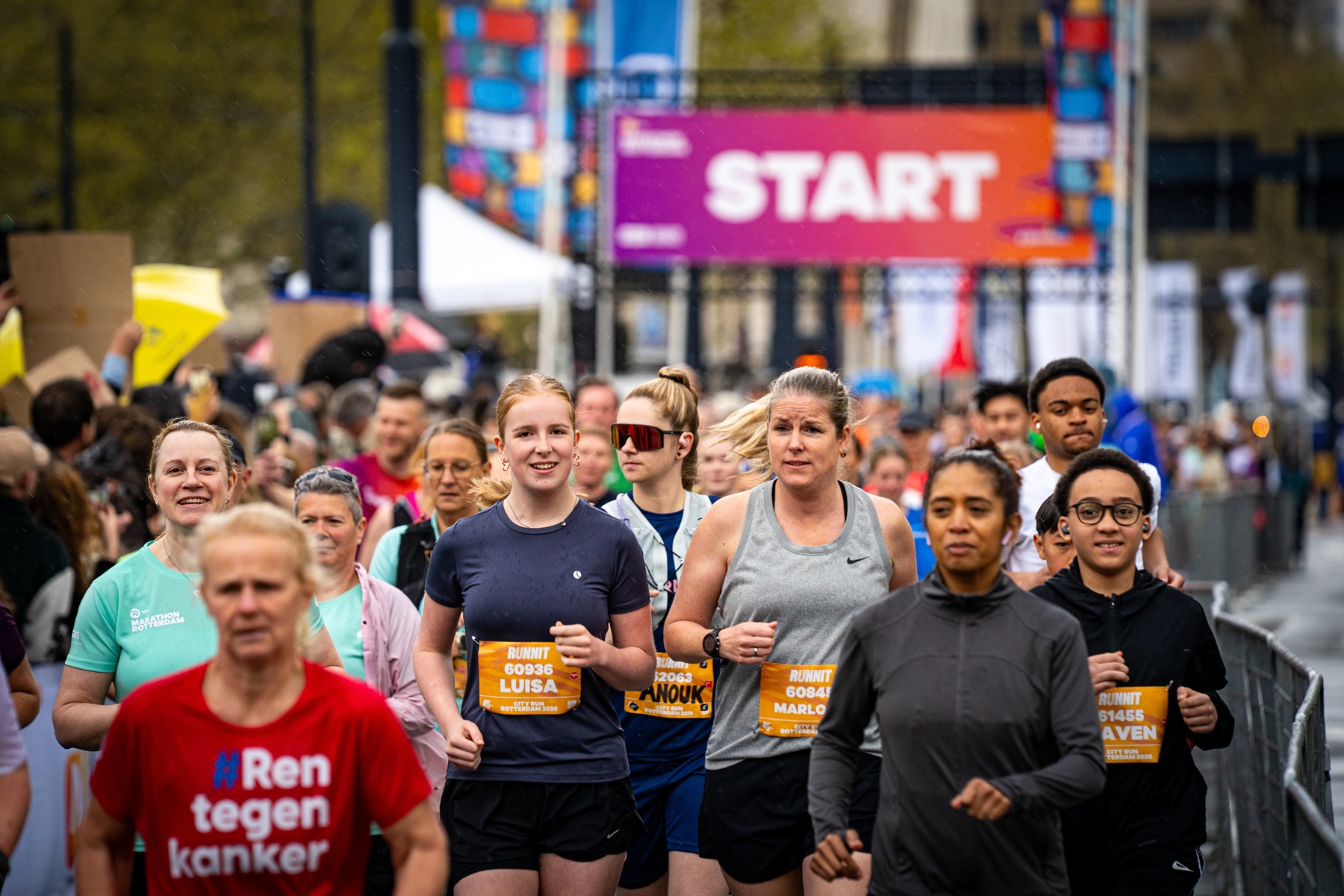Een dag na de marathon ligt Rotterdam vol troep: 'Dit kan anders'
