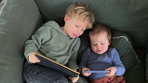 'Peuters en kleuters vertonen afwijkend gedrag door schermgebruik'