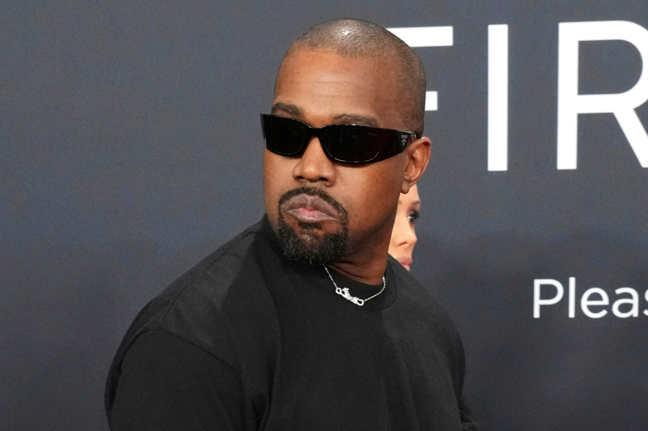 Optreden Kanye West in Frankrijk 'na lang nadenken' voorlopig uitgesteld
