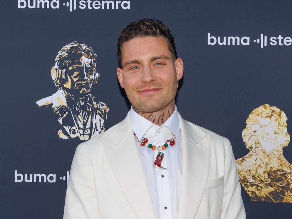 Douwe Bob zou het liefst willen 'zuipen, gebruiken en scheiden': 'Dat is een monster dat in mij leeft'