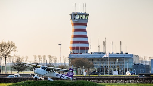 Kabinet: Lelystad Airport moet in oktober 2027 open