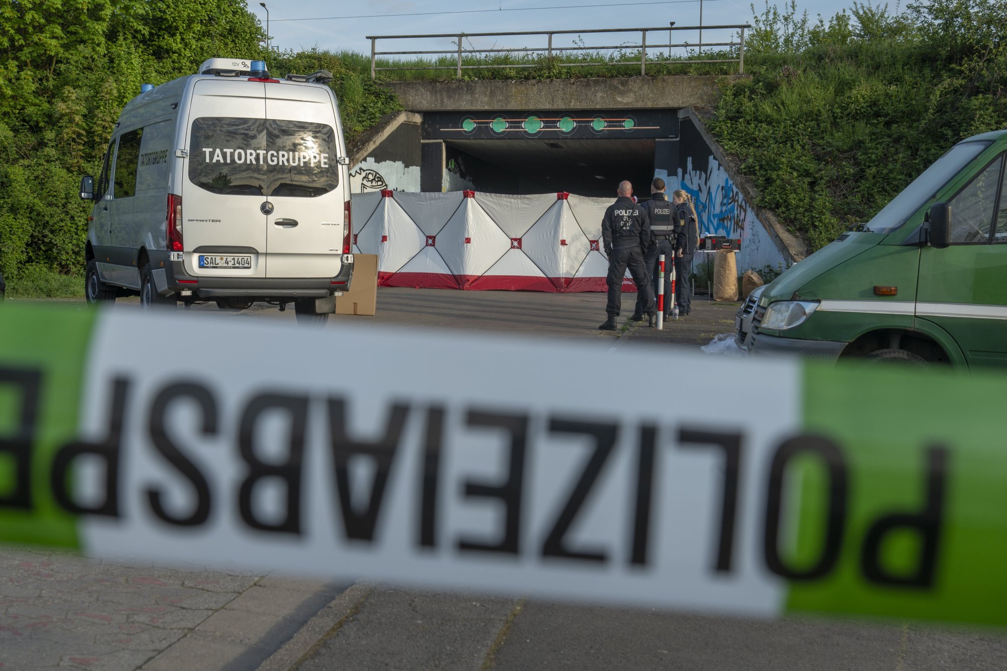 Dode en vier zwaargewonden na explosie onder brug in Duitsland