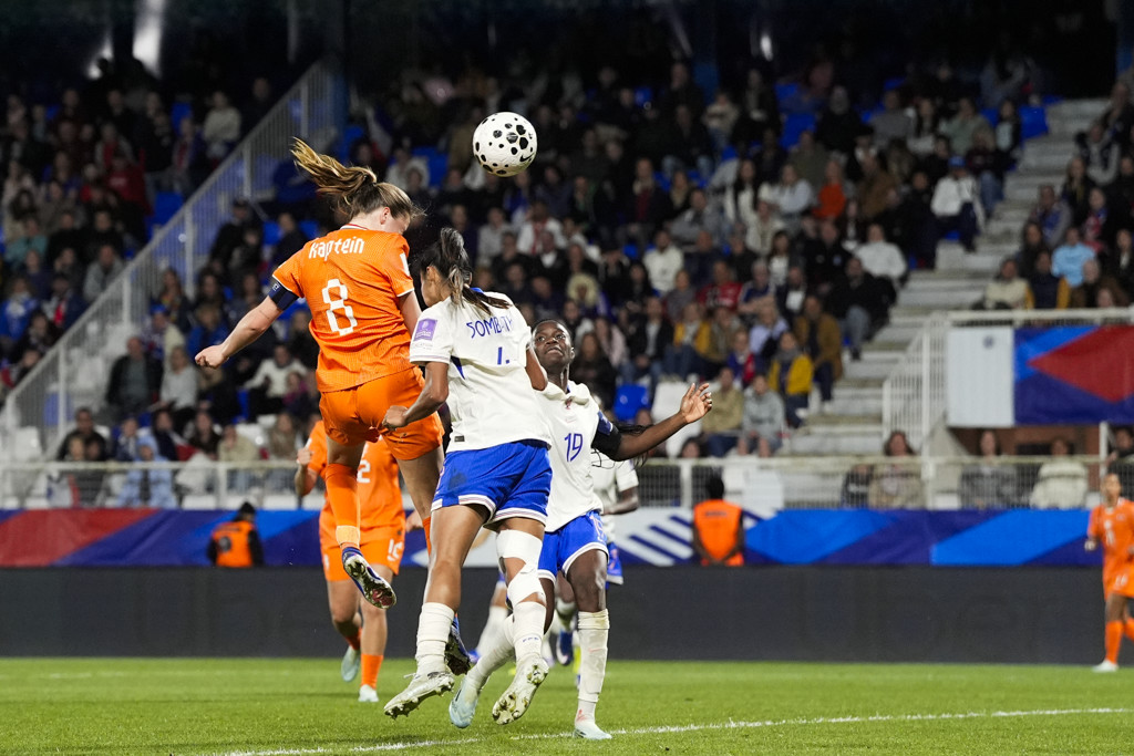 Oranje zet grote stap naar WK na nieuwe verrassing tegen Frankrijk
