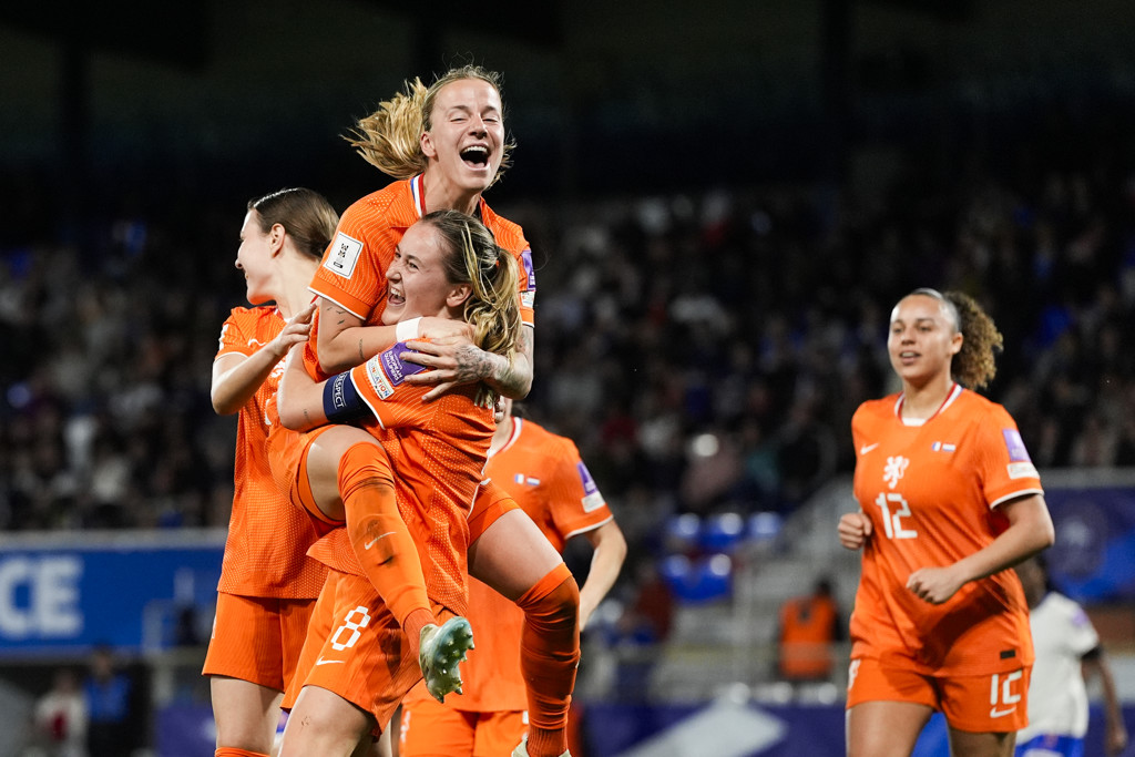 Oranje zet grote stap naar WK na nieuwe verrassing tegen Frankrijk