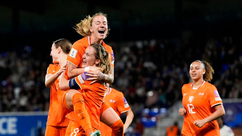 Oranje zet grote stap naar WK na nieuwe verrassing tegen Frankrijk