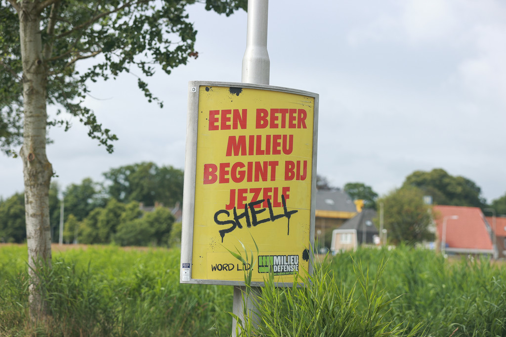 Milieudefensie komt met dagvaarding in tweede zaak tegen Shell: 'Gewone mensen betalen de prijs'