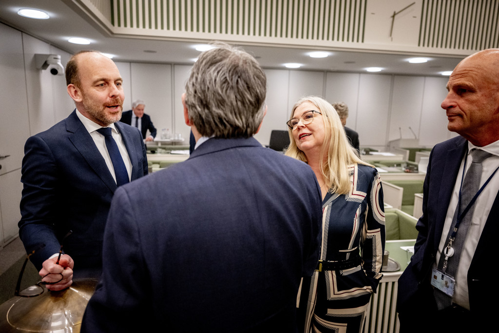 Meerderheid Eerste Kamer tegen strenge asielwet, aanpassing illegaliteit niet aangenomen