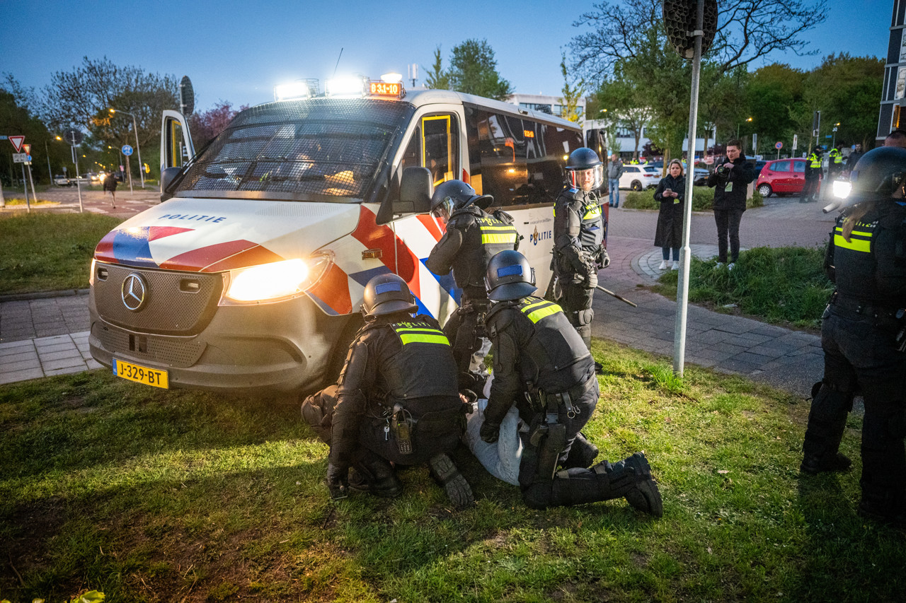 Opnieuw grijpt mobiele eenheid in bij azc-protest Loosdrecht