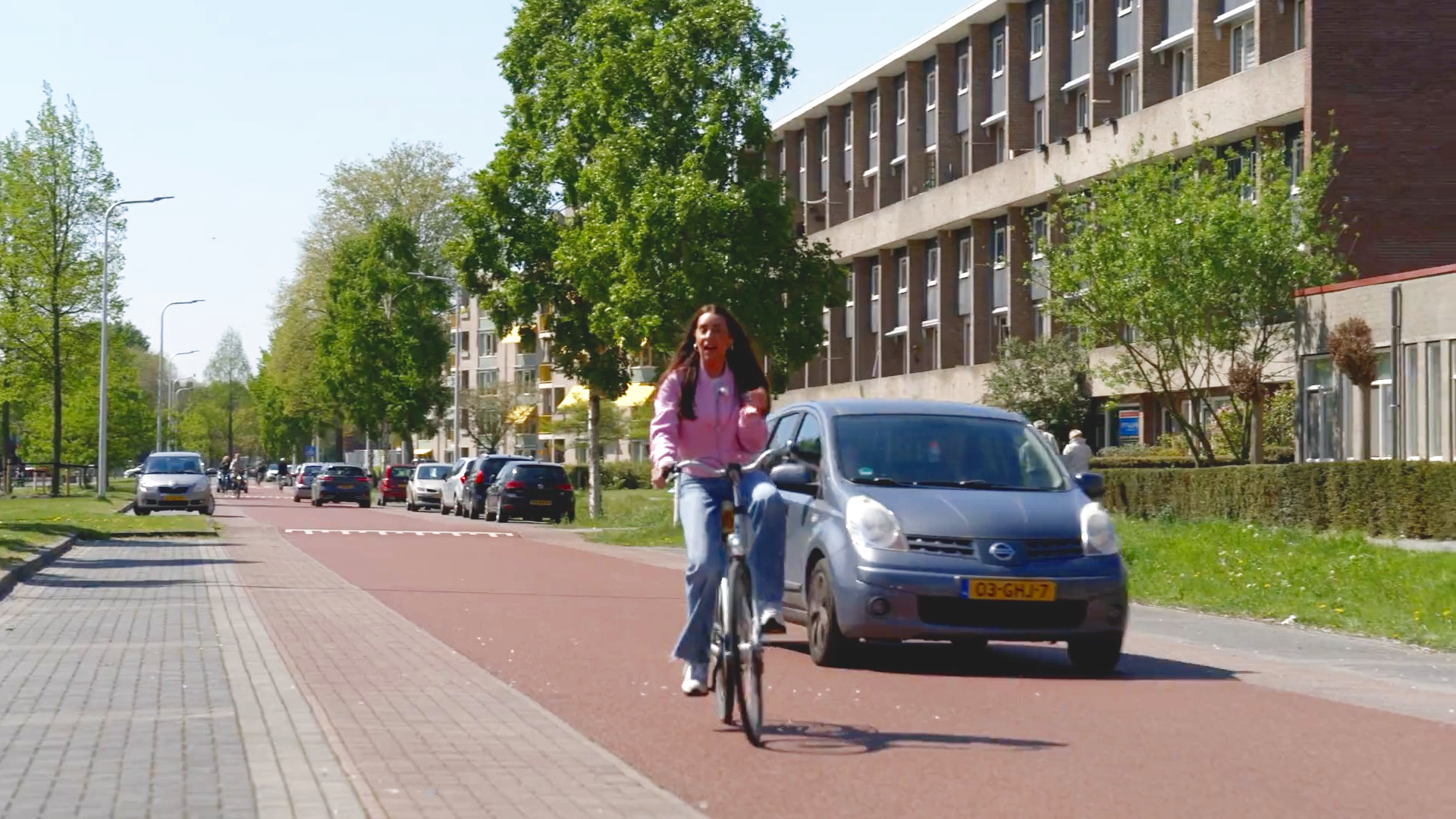Auto’s razen over fietsstraat: dit maakt het gevaar voor fietsers groter