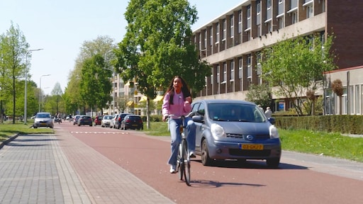 Auto’s razen over fietsstraat: dit maakt het gevaar voor fietsers groter