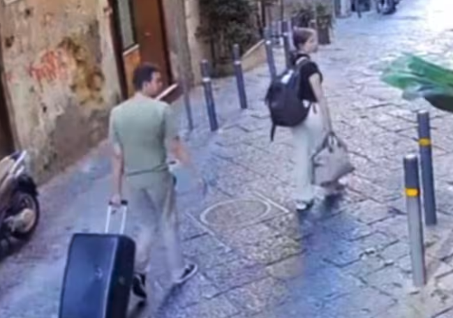 Vrouw in Napels overleden door beeldje dat jongen van balkon gooit