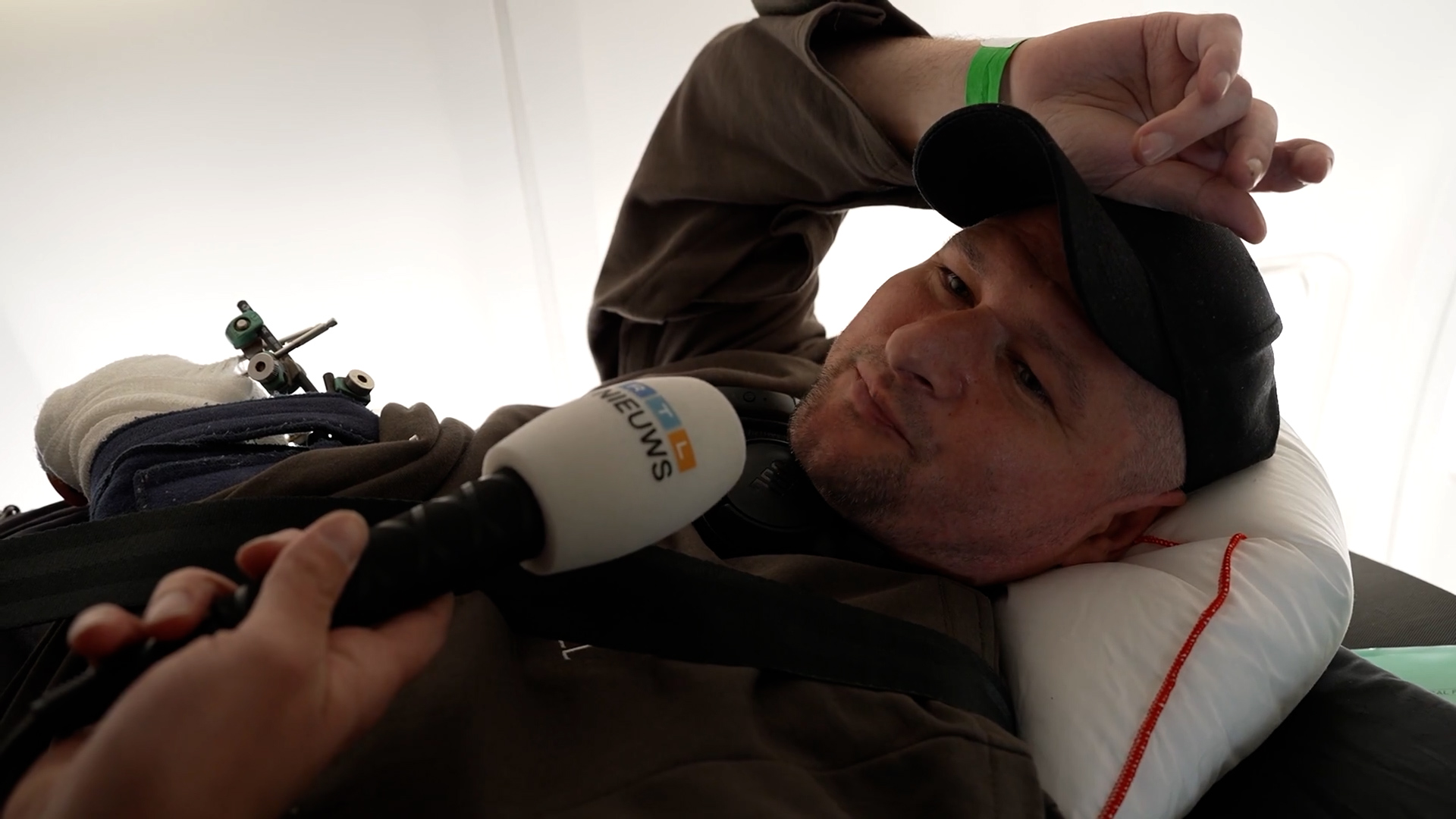 Van het front naar Duitsland: gewonde Oekraïense soldaten op medische vlucht