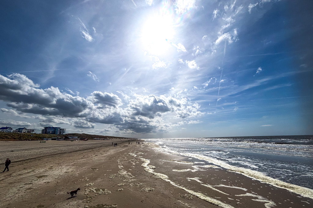 Vanmiddag overal droog en zonnig, maar wel flinke temperatuurverschillen