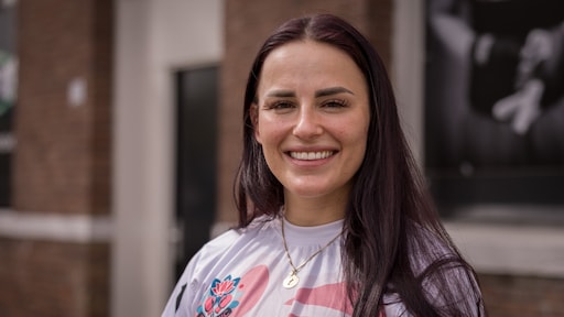 Als kind hielp Nicolette haar dronken moeder de trap op, nu is ze bokskampioen