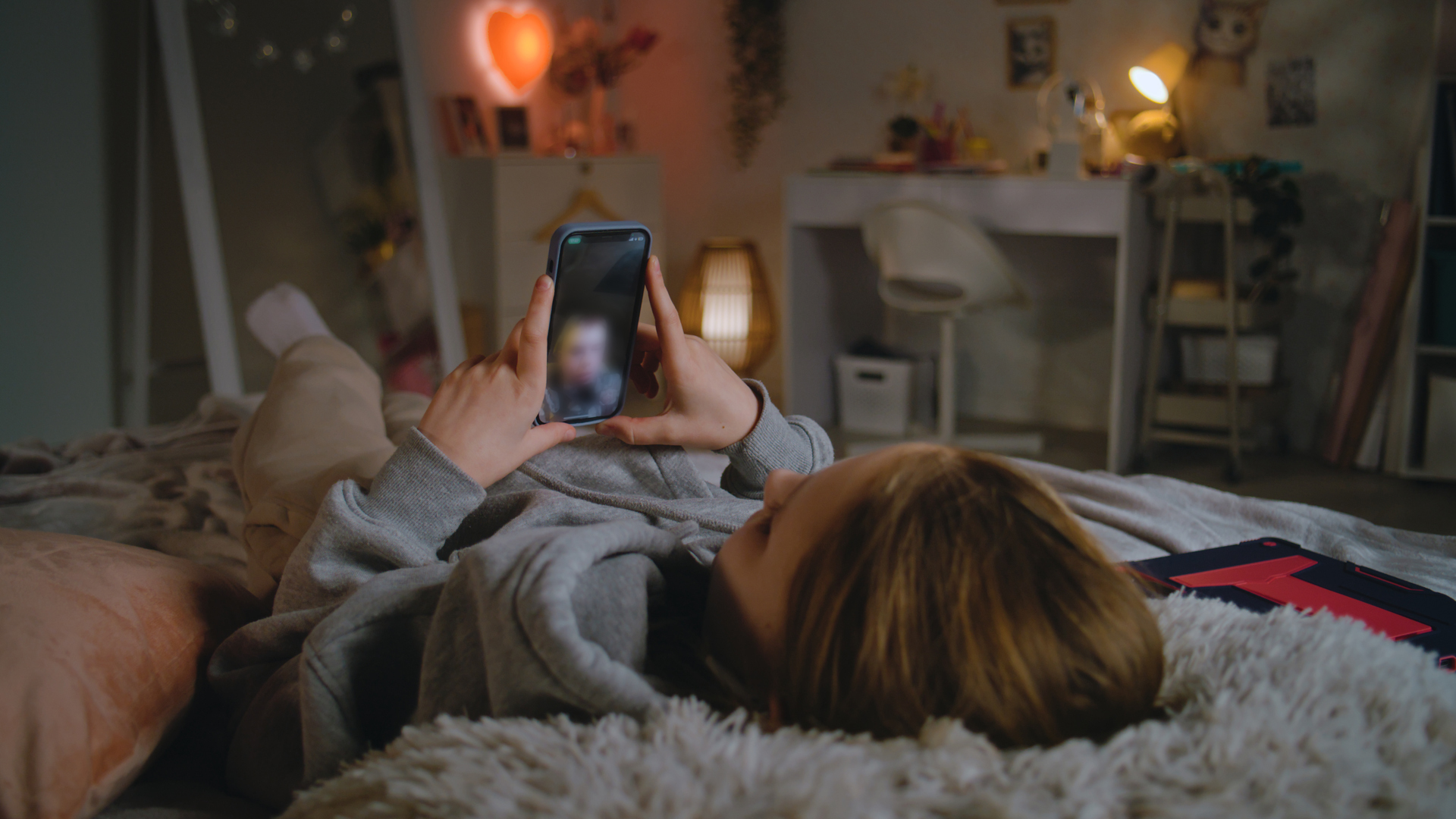 Sextortion neemt ernstigere vormen aan: 'Praat met je kind over online relaties'