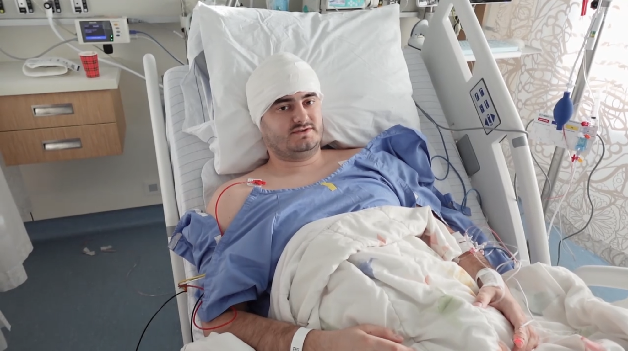 Koen verliest in Over Mijn Lijk spraak en geheugen na ingrijpende operatie: 'Was hij heel bang voor'