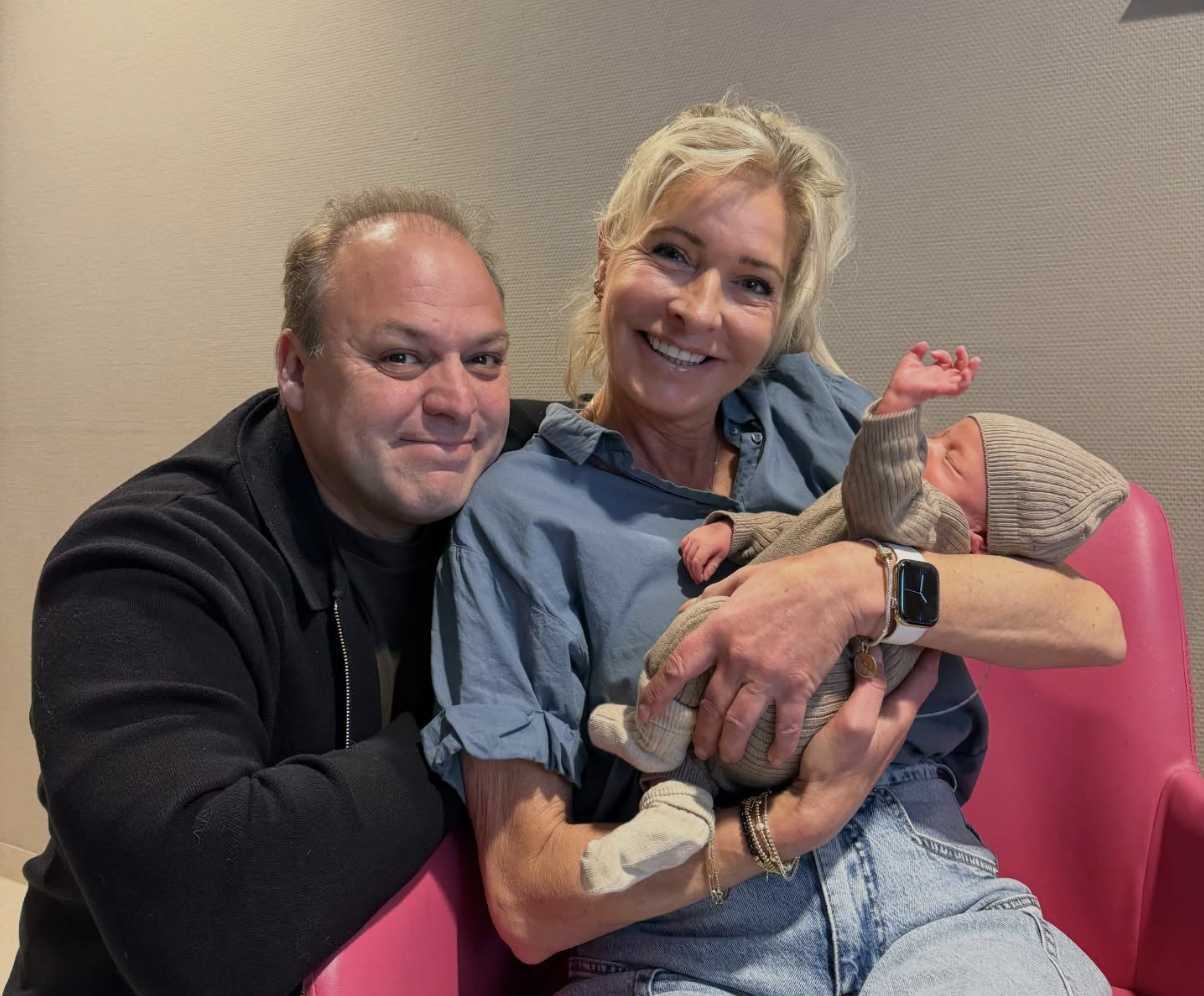 Frans Bauer is bang om de luiers van zijn pasgeboren kleinzoon Jan te verschonen: 'Durf ik niet'