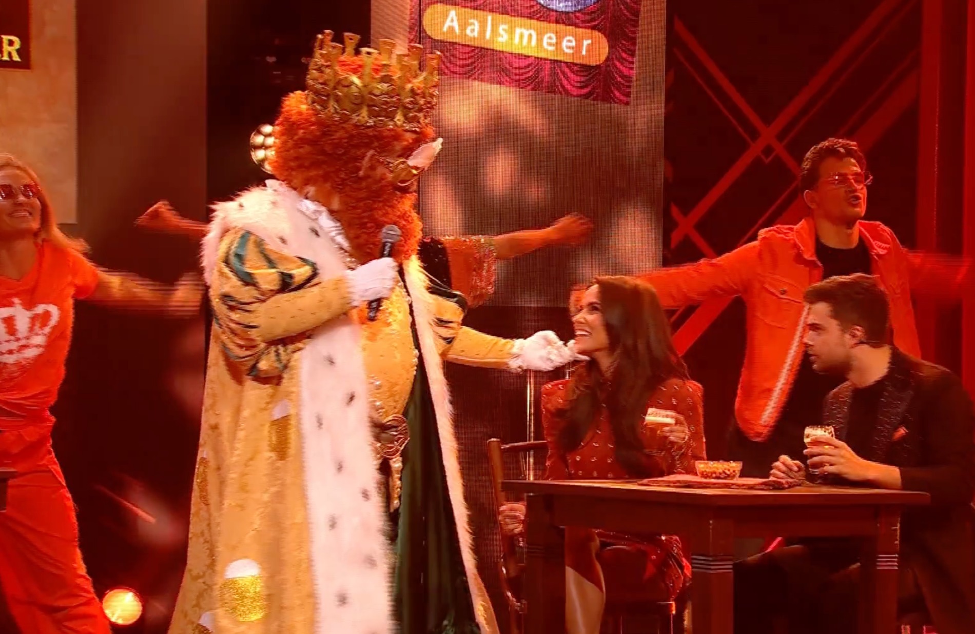 Monica Geuze herkent Prins Pils in The Masked Singer: 'Rook een parfum'