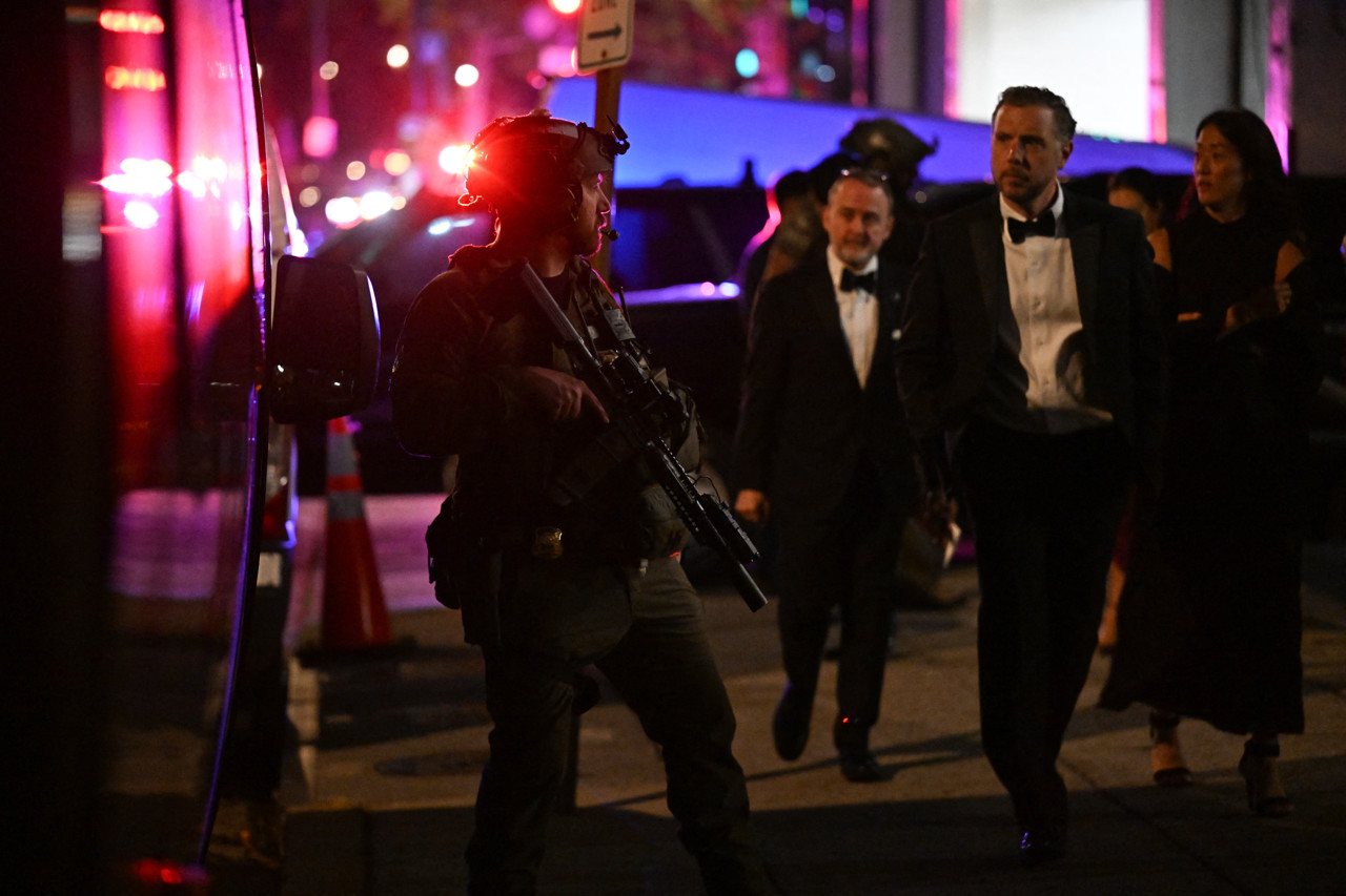 Trump geëvacueerd na schietincident bij mediagala van het Witte Huis