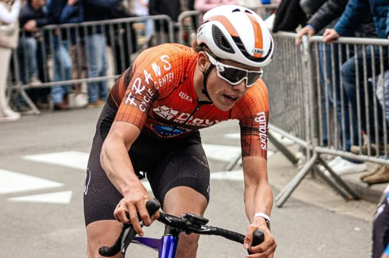 Belgische wielrenner (21) overlijdt na botsing met auto tijdens training: 'Voor altijd de beste broer'