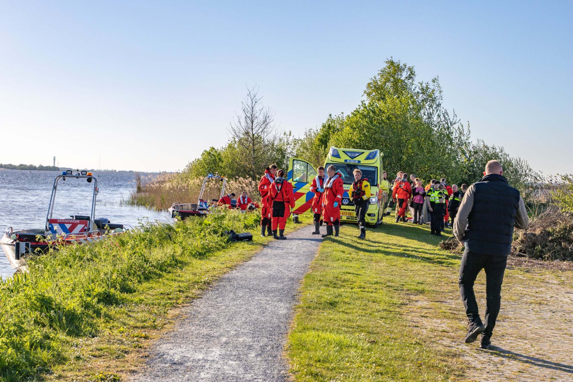 Kitesurfer overleden na val op het water