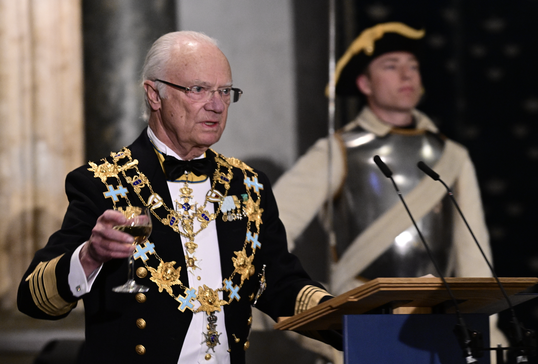 Jarige koning Carl Gustaf ziet tijd voorbijvliegen: 'Jullie liefde en steun betekenen alles voor mij'