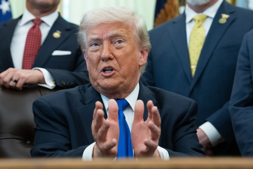Trump kondigt hogere importheffing aan op auto's en vrachtwagens uit EU