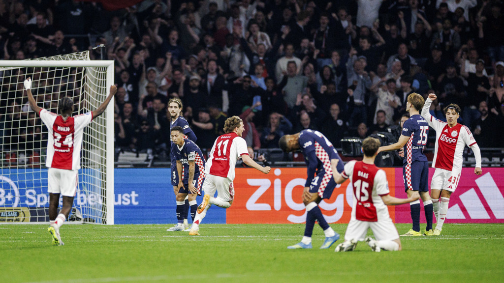 Ajax en PSV spelen gelijk in Johan Cruijff ArenA