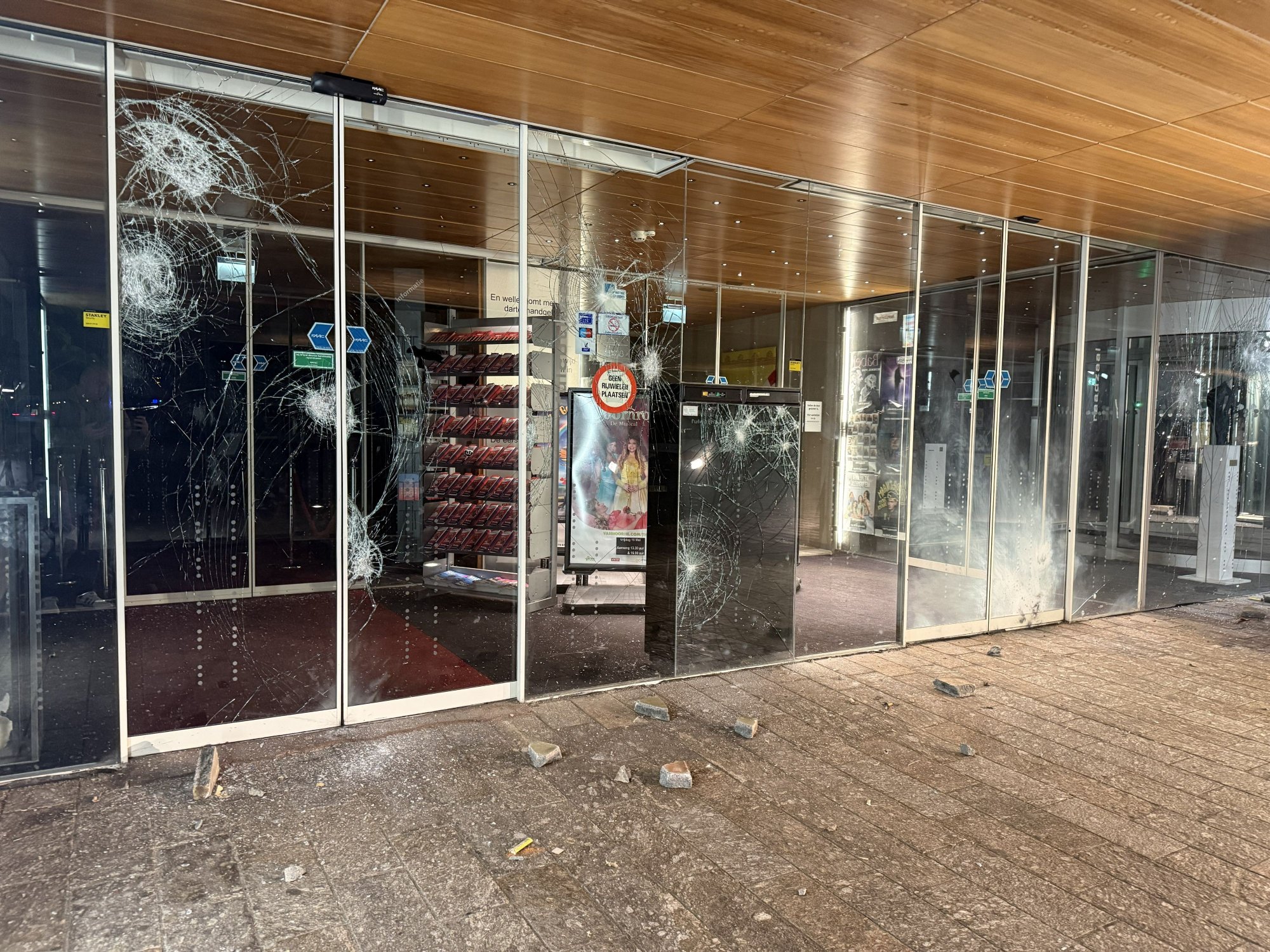 Politieagenten IJsselstein belaagd met zwaar vuurwerk, agent gewond